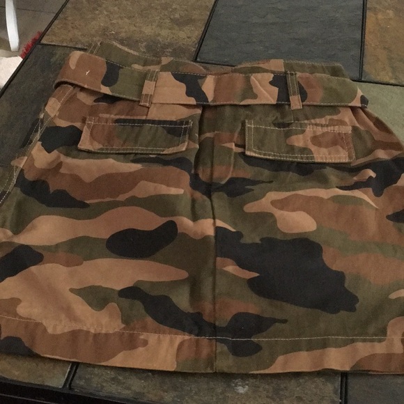 H&M Divided, camouflage skirt size 2 - Picture 7 of 9